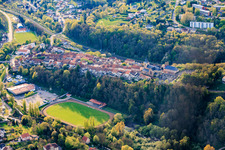 Sportplätze Stade Omnisport und Festhalle Espace De Wendel unter der historischen Altstadt auf dem Bergrücken in Hombourg-Haut im Bundesland Moselle, Frankreich