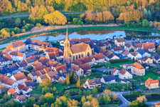 Kirche Saint-Etienne im Abendlicht in Wittring im Bundesland Moselle, Frankreich