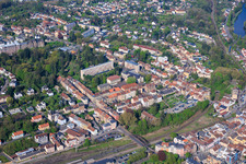 Rue du Parc und Gymnasium Jean de Pange aus Südosten im Ortsteil Blauberg in Saargemünd im Bundesland Moselle, Frankreich