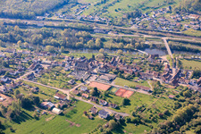 Alte Mühle Saareinsmingen, Kirche und Friedhof am Saarufer in Sarreinsming im Bundesland Moselle, Frankreich