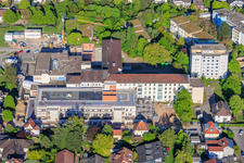 Baustelle für den NEUBAU der NOTAUFNAHME, INTENSIVMEDIZIN UND DIAGNOSTIKBEREICHE der Asklepios Südpfalzkliniken GmbH. Projektsteuerung: BPM Bau- und Projektmanagement Hart GmbH. BPM Architektur, Planung + Objektüberwachung: alsh sander hofrichter architekten GmbH Gesellschaft für Architektur und Generalplanung. Planungsbüro Noll GmbH , TGA-Planung / Heizung-Lüftung-Sanitär-Medizinische Gase-Gebäudeautomation, TGA-Planung / Stark- u. Schwachstromtechnische Anlagen / Fördertechnik: DE-Plan GmbH & Co. KG, Tragwerksplanung: ZPP Ingenieure AG, Freianlagen hofmann_röttgen Landschaftsarchitekten BDLA, Brandschutz: Rieser-Wessel Brandschutzsachverständige & Ingenieure PartG mbB und Bauphysik / Schallschutz-Akustik: Ingenieurbüro Seidel in Kandel im Bundesland Rheinland-Pfalz, Deutschland