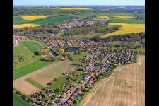 Ortsansicht von Süden mit Klosterteich im Ortsteil Thalbürgel in Bürgel im Bundesland Thüringen, Deutschland
