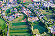 Kurpark mit Seebühne, Obermain Therme und Schön Klinik Bad Staffelstein im Bundesland Bayern, Deutschland