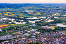 Ortsansicht am Main mit Gewerbegebiet Zuckergelände, Hafen Zeil Gmbh, infire GmbH und MSG Knetzgauer Bucht in Zeil am Main im Bundesland Bayern, Deutschland