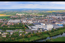 Stadtansicht jenseits des Main aus Südosten mit ZF Friedrichshafen AG - Werk Nord im Ortsteil Oberndorf in Schweinfurt im Bundesland Bayern, Deutschland