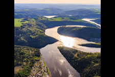 Seenlandschaft der Talsperre Hohenwarte aus Osten mit Jägerspitze im Ortsteil Reitzengeschwenda in Drognitz im Bundesland Thüringen, Deutschland