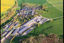 Dorfansicht aus Norden mit Agrar GmbH Dorfilm in Leutenberg im Bundesland Thüringen, Deutschland