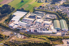 Gewerbegebiet Bahnhof mit Wiegand-Glashüttenwerke GmbH und Bayerische Flaschen-Glashüttenwerke Vertriebs-GmbH in Steinbach am Wald im Bundesland Bayern, Deutschland