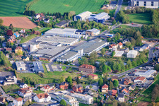 Industriegebiet Industriestraße mit Federal-Mogul Ignition GmbH, Elektromaschinenbau Schultheiß & Co. GmbH und Zirbs Verpackungen e.Kfr im Ortsteil Neuhaus in Föritztal im Bundesland Thüringen, Deutschland