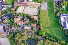 Klosterkirche Sonnefeld am ehemaligen Kloster der Zisterzienserinnen und Reitsportgemeinschaft Sonnefeld Frankenhof e.V im Bundesland Bayern, Deutschland