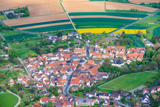 Alter Dorfkern mit Kirche St. Michael in Euerbach im Bundesland Bayern, Deutschland