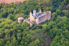 Burg Trimburg von Nordosten im Ortsteil Trimberg in Elfershausen im Bundesland Bayern, Deutschland
