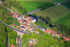 Brücke der B287 im Tal der Fränkischen Saale im Ortsteil Trimberg in Elfershausen im Bundesland Bayern, Deutschland