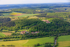 Schloss Saaleck, Bayerische Musikakademie Hammelburg und Ehem. Klosterkirche Altstadt aus Norden im Bundesland Bayern, Deutschland