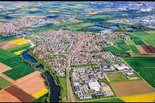 Stadtansicht aus Südwesten am alten Main bei Bergrheinfeld und Grafenrheinfeld im Bundesland Bayern, Deutschland