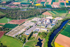 Stillgelegtes Kernkraftwerk Grafenrheinfeld der Preussenelektra GmbH am Mainufer mit Castorenlager in der "Turnhalle" und großem Umspannwerk im Bundesland Bayern, Deutschland