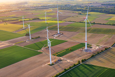 Repowering des Windpark Minfeld. JUWI ersetzt vier Altanlagen (GE 1.5) aus 2004 durch zwei neue, modernen Anlagen vom Typ Vestas V162 mit je sechs MW im Bundesland Rheinland-Pfalz, Deutschland