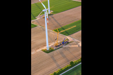 Baustelle zum Abriss der 22 Jahre alten Windräder im Rahmen des Repowering des Windpark Minfeld. JUWI im Bundesland Rheinland-Pfalz, Deutschland