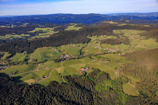 Schwarzwaldmatten um den Sulzbach aus Nordosten im Ortsteil Diesenhof in Lauterbach im Bundesland Baden-Württemberg, Deutschland