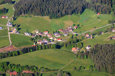 Dorfansicht mit Maria Regina Pacis Kirche am Sulzbach aus Nordosten im Ortsteil Diesenhof in Lauterbach im Bundesland Baden-Württemberg, Deutschland