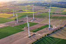Repowering des Windpark Minfeld. JUWI ersetzt vier Altanlagen (GE 1.5) aus 2004 durch zwei neue, modernen Anlagen vom Typ Vestas V162 mit je sechs MW im Bundesland Rheinland-Pfalz, Deutschland