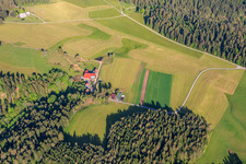 Schwarzwaldhöfe im Ortsteil Unter-Reichenbach in Hornberg im Bundesland Baden-Württemberg, Deutschland