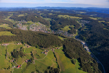 Ortsansicht im Schiltach-Tal aus Südosten im Ortsteil Tennenbronn in Schramberg im Bundesland Baden-Württemberg, Deutschland