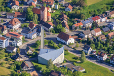 Kirche St. Laurentius und Alte St. Laurentius-Kirche im Ortsteil Sulgen in Schramberg im Bundesland Baden-Württemberg, Deutschland