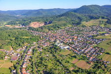 Albersweiler von Südosten im Bundesland Rheinland-Pfalz, Deutschland