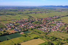 Edesheim aus Norden im Bundesland Rheinland-Pfalz, Deutschland