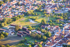 Erschliessung Biotop und Streuobstwiese "Im Bruch" Konzept von Landschaftsarchitekt Kurt Garrecht als innerörtliches Naherholungsgebiet am Klingbachradweg in Herxheim bei Landau im Bundesland Rheinland-Pfalz, Deutschland