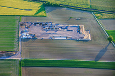 Baustelle des zweiten Bohrplatz auf dem Trappelberg des Lionheart-Projekts der Vulcan Energy für die zukünftige klimaneutrale Wärmeversorgung der Stadt Landau sowie Lithiumextraktion und Stromproduktion durch ORC-Anlage in Rohrbach im Bundesland Rheinland-Pfalz, Deutschland