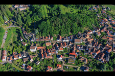 Draufsicht Badstraße Kirchstr in Gleisweiler im Bundesland Rheinland-Pfalz, Deutschland