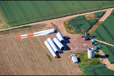 Abriss und Zerlegen der vier Altanlagen (GE 1.5) aus 2004 nach Repowering des Windpark Minfeld im Ortsteil Minderslachen in Kandel im Bundesland Rheinland-Pfalz, Deutschland