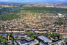 Stadtteilansicht bis zum Rhein aus Nordosten im Ortsteil Neckarau in Mannheim im Bundesland Baden-Württemberg, Deutschland