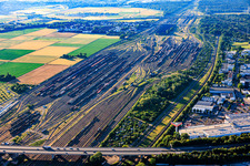 Gleise des Rangierbahnhofs der DB-InfraGo BM RBF im Ortsteil Rheinau in Mannheim im Bundesland Baden-Württemberg, Deutschland