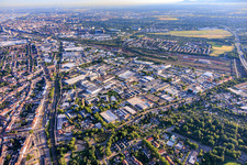 Gewerbegebiet Floßwörthstraße von Süden im Ortsteil Neckarau in Mannheim im Bundesland Baden-Württemberg, Deutschland