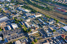 Gewerbegebiet Floßwörthstraße von Südosten mit tMKüchen Mannheim, vBus GmbH und häuselmann metall GmbH im Ortsteil Neckarau im Bundesland Baden-Württemberg, Deutschland