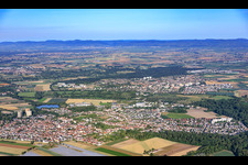 Neuhofen von Osten im Bundesland Rheinland-Pfalz, Deutschland
