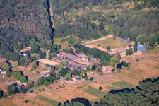 Zirkuszelt an der Lilienthalstraße im Ortsteil Speyerdorf in Neustadt an der Weinstraße im Bundesland Rheinland-Pfalz, Deutschland
