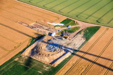 Abriss und Zerlegen der vier Altanlagen (GE 1.5) aus 2004 nach Repowering des Windpark Minfeld im Bundesland Rheinland-Pfalz, Deutschland