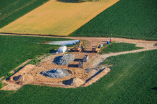 Abriss und Zerlegen der vier Altanlagen (GE 1.5) aus 2004 nach Repowering des Windpark Minfeld im Bundesland Rheinland-Pfalz, Deutschland
