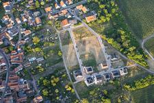 Erste Einfamilienhäuser im Neubaugebiet an der Prinz-Eugen-Straße im Ortsteil Arzheim in Landau in der Pfalz im Bundesland Rheinland-Pfalz, Deutschland