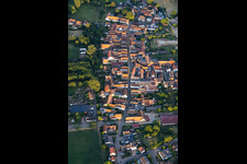 Klingbachstraße von Westen im Ortsteil Klingen in Heuchelheim-Klingen im Bundesland Rheinland-Pfalz, Deutschland