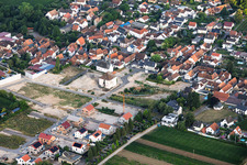 Neubaugebiet Dorfleben an der ehemaligen Sektkellerei in Böchingen im Bundesland Rheinland-Pfalz, Deutschland