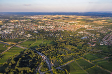 Stadtansicht aus Westen am Abend in Landau in der Pfalz im Bundesland Rheinland-Pfalz, Deutschland