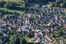 Dorfmitte aus Norden im Ortsteil Stein in Gossersweiler-Stein im Bundesland Rheinland-Pfalz, Deutschland