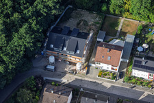 Baustelle für Neubau eines Sechsfamilienhaus in der Elsässer Straße in Kandel im Bundesland Rheinland-Pfalz, Deutschland