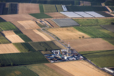 Baustelle für Trasse zwischen erstem Bohrplatz auf dem Schleidberg zum zweiten Bohrplatz auf dem Trappelberg des Lionheart-Projekts der Vulcan Energy für die zukünftige klimaneutrale Wärmeversorgung der Stadt Landau sowie Lithiumextraktion und Stromproduktion durch ORC-Anlage in Insheim im Bundesland Rheinland-Pfalz, Deutschland