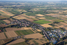 Dorfansicht aus Nordosten im Ortsteil Mörlheim in Landau in der Pfalz im Bundesland Rheinland-Pfalz, Deutschland